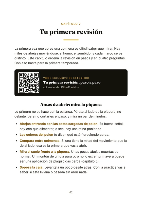 Primera página del capítulo 7, «Tu primera revisión», con el código QR del video exclusivo